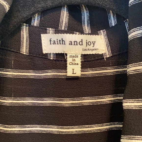 💗Flowy long buttoned top from faith and joy - Picture 3 of 5